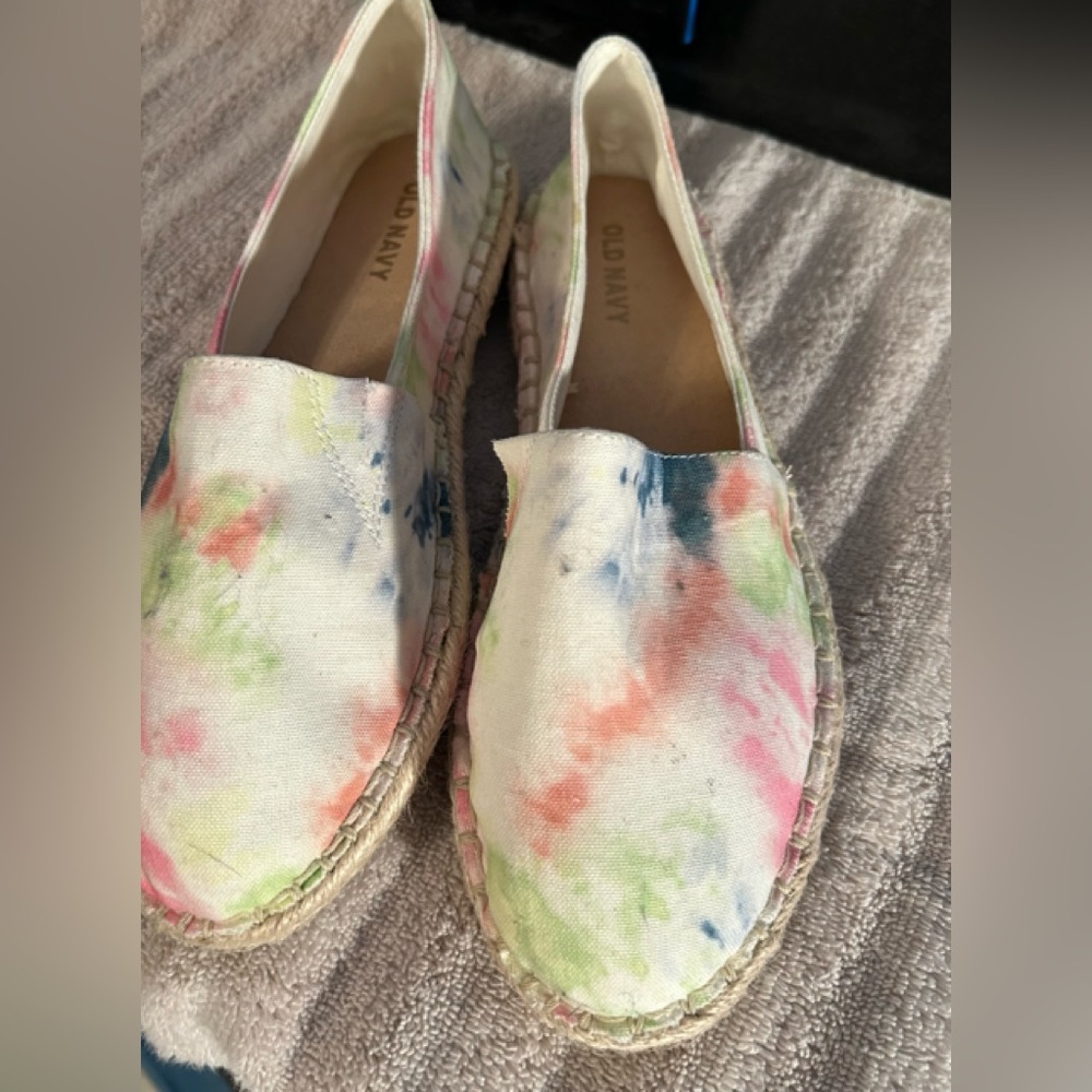 Old Navy Espadrilles. Like new. Size 6